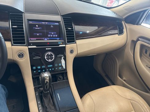Used 2013 Ford Taurus Limited FWD image 30