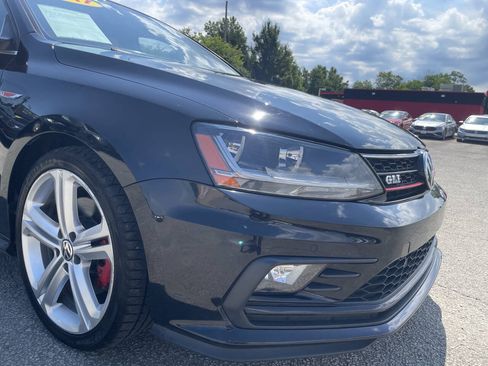 Used 2017 Volkswagen Jetta GLI FWD image 10