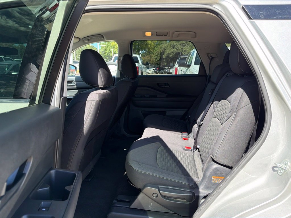 Used 2025 Nissan Pathfinder SV FWD image 17