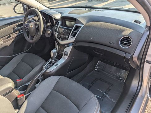 Used 2016 Chevrolet Cruze LT image 13