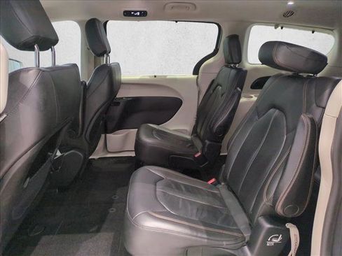 Used 2020 Chrysler Pacifica Touring-L w/ Tire & Wheel Group image 20