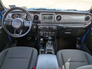 Used 2022 Jeep Gladiator Sport AWD/4WD video 2