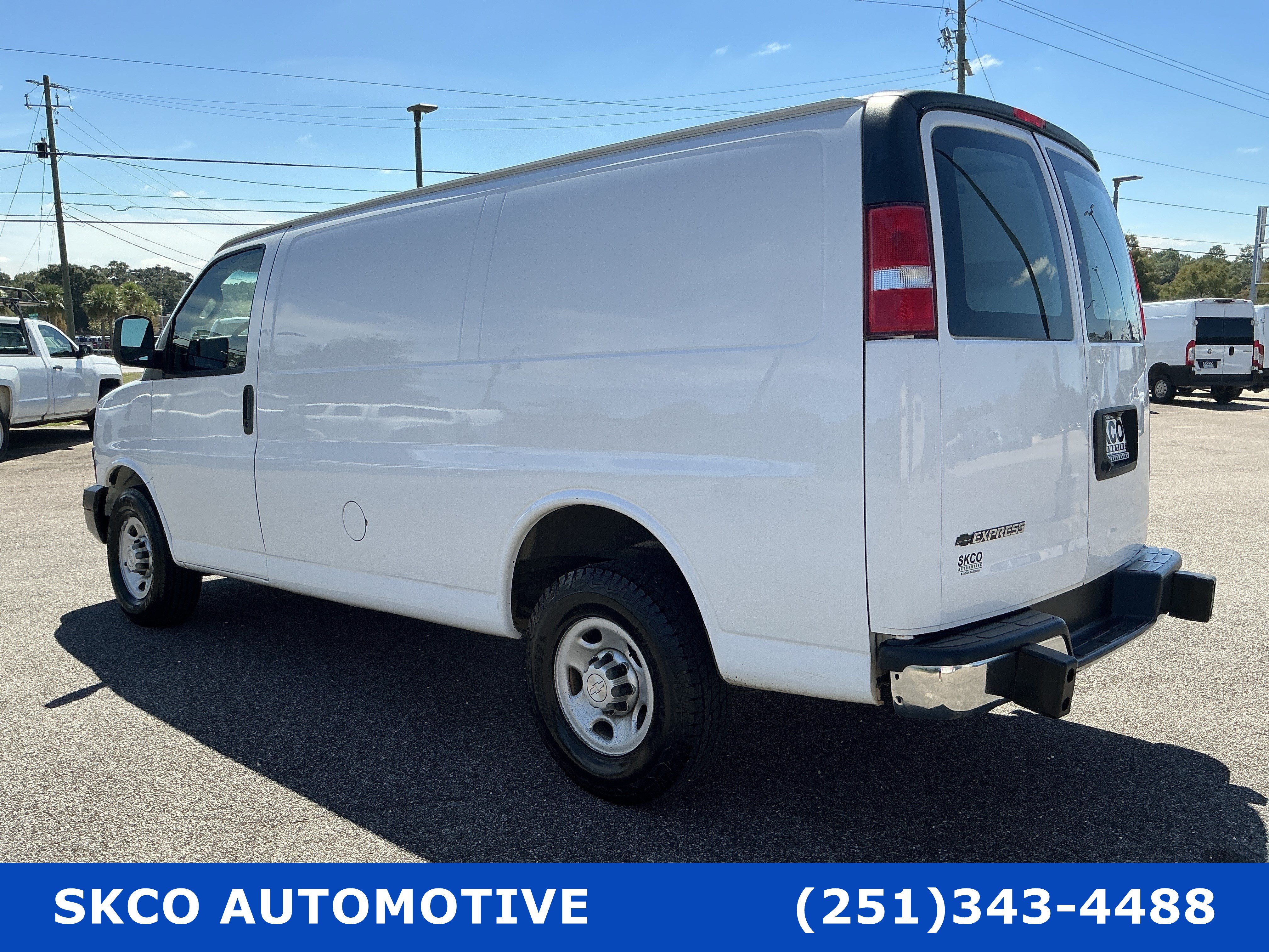 Used 2019 Chevrolet Express 2500 w/ Driver Convenience Package RWD image 3