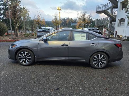 Used 2025 Nissan Sentra SV w/ SV Premium Package image 2