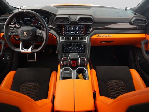 Used 2022 Lamborghini Urus AWD/4WD image 24
