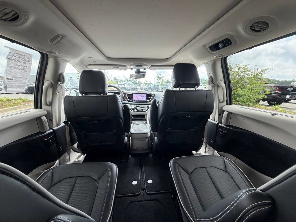 Used 2024 Chrysler Pacifica Limited FWD image 44