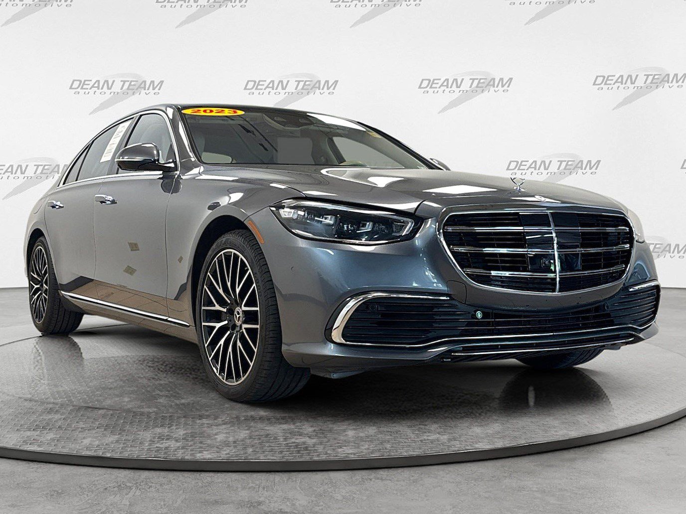 Used 2023 Mercedes-Benz S 580 4MATIC Sedan image 3