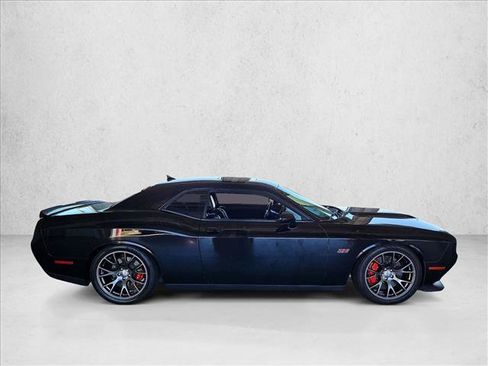 Used 2016 Dodge Challenger SRT w/ Technology Group RWD image 4