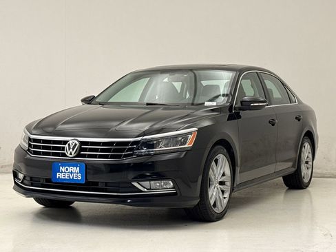 Used 2018 Volkswagen Passat 2.0T SE FWD image 2