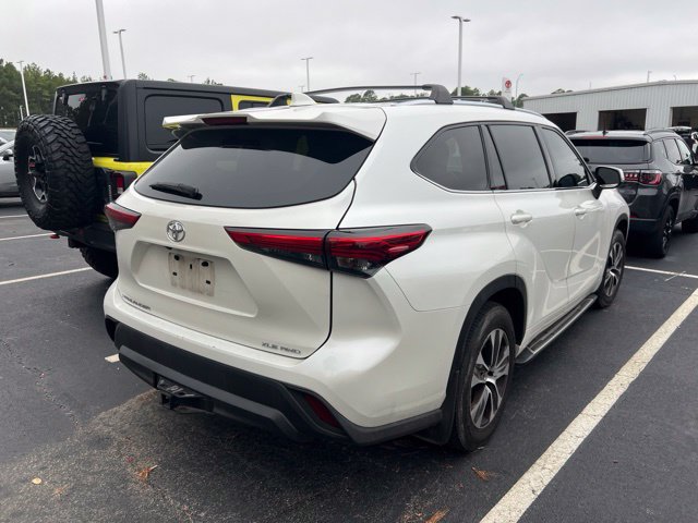Used 2021 Toyota Highlander XLE AWD/4WD image 11