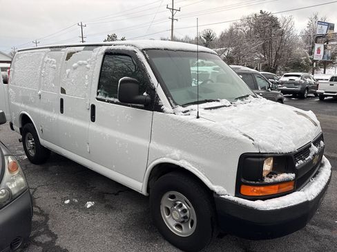 Used 2011 Chevrolet Express 3500 image 4