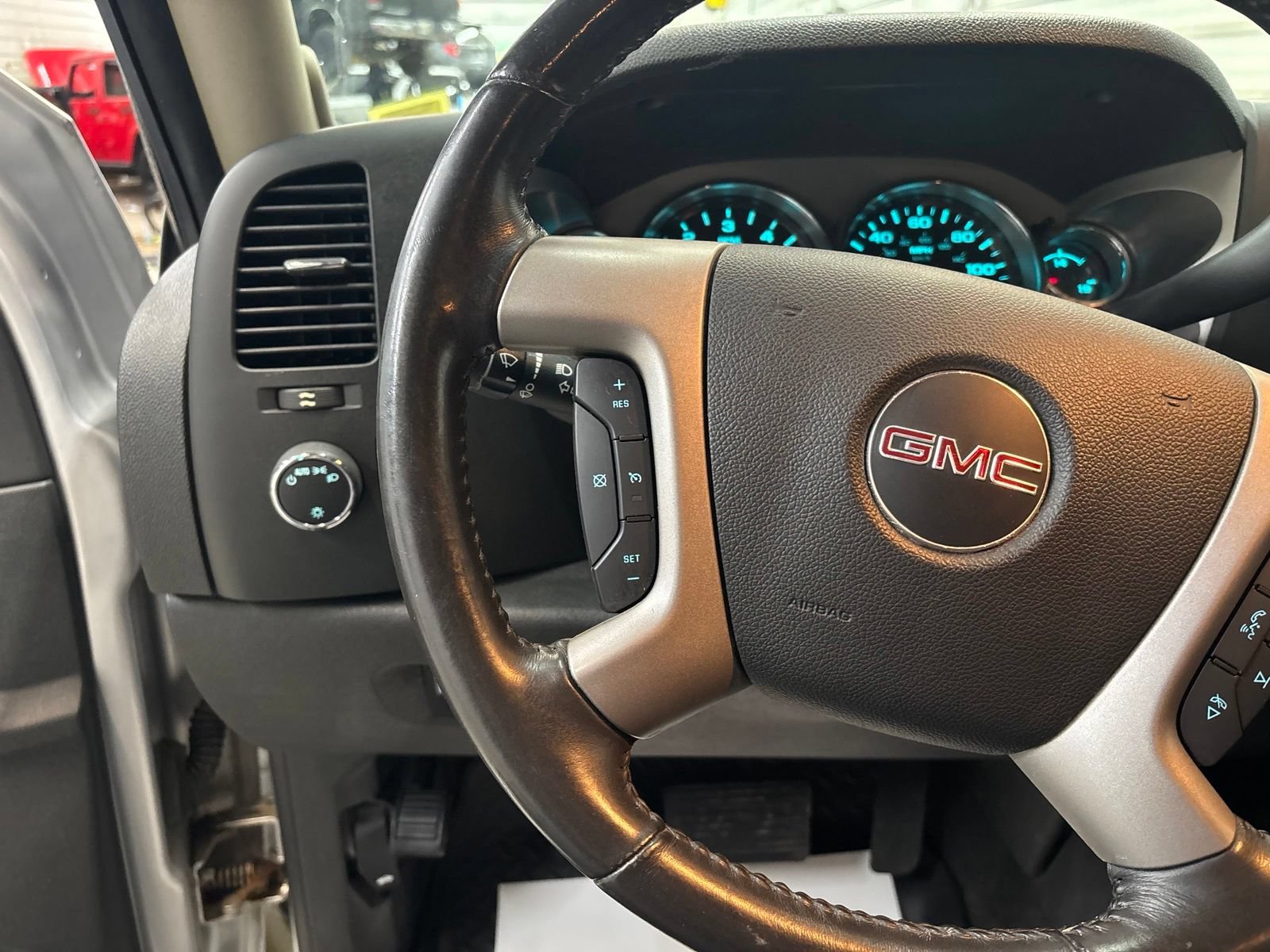 Used 2014 GMC Sierra 2500 SLE w/ SLE Preferred Package AWD/4WD image 14