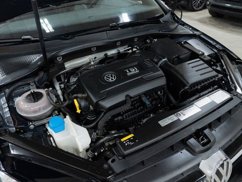 Used 2016 Volkswagen Golf 4-Door image 38