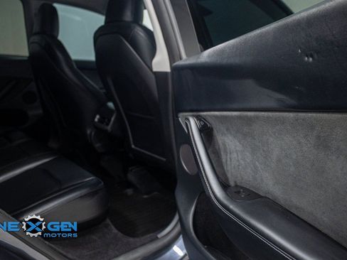 Used 2023 Tesla Model Y Performance image 31