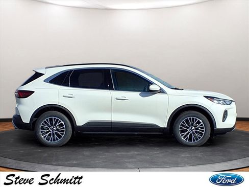 New 2025 Ford Escape SE image 2