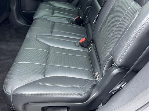 Used 2020 Land Rover Discovery HSE image 46