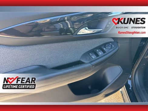 Used 2025 Chevrolet TrailBlazer LT w/ Driver Confidence Package image 19