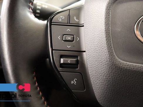 Used 2024 Toyota Prius Prime FWD image 19