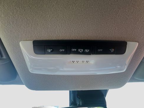 Used 2025 Nissan Versa SV w/ Lighting Package FWD image 7