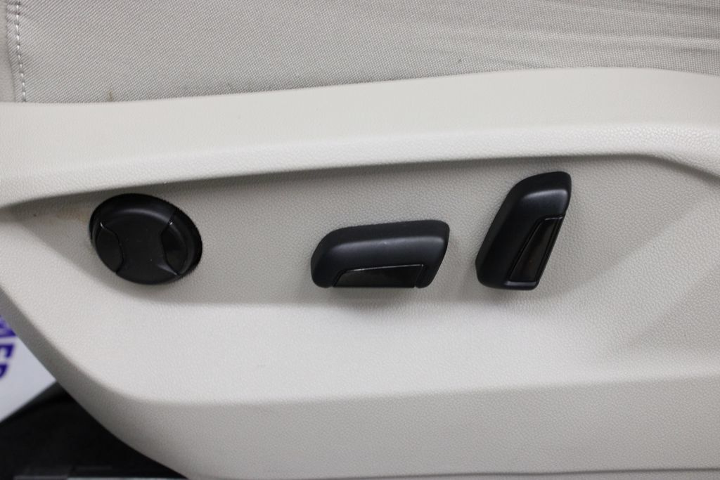 Certified 2024 Volkswagen Atlas SE w/ Panoramic Sunroof Package AWD/4WD image 19