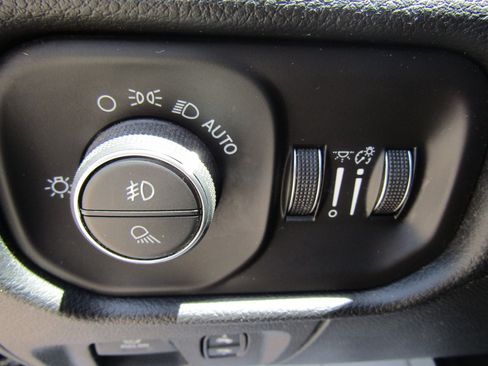 Used 2021 RAM 1500 Laramie AWD/4WD image 25