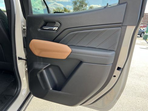 New 2026 GMC Canyon AT4 image 17