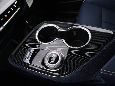 New 2026 Cadillac Optiq Luxury 2 image 31