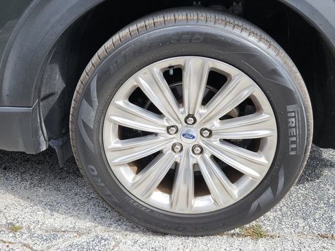 Used 2022 Ford Explorer Limited w/ Limited Technology Package RWD image 10