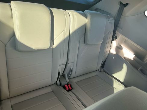 Used 2025 Volkswagen Atlas SEL image 21