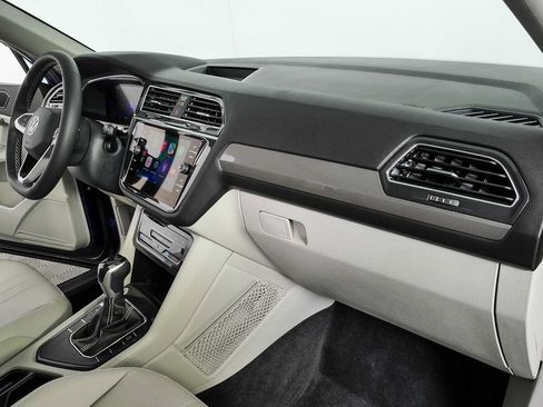 Certified 2023 Volkswagen Tiguan SE w/ Panoramic Sunroof Package FWD image 25