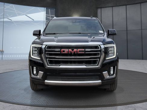 Certified 2022 GMC Yukon SLT w/ SLT Luxury Package AWD/4WD image 9