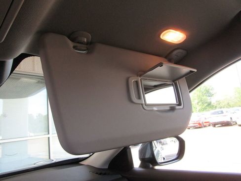 Used 2025 Nissan Rogue SL AWD/4WD image 39