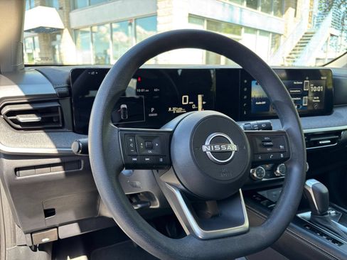 Used 2025 Nissan Kicks SV AWD/4WD image 32