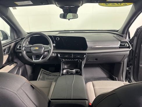 Used 2024 Chevrolet Traverse LT image 16