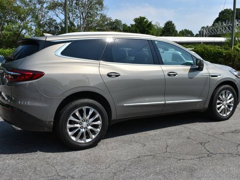 Used 2018 Buick Enclave Premium FWD image 2