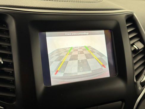 Used 2019 Jeep Cherokee Latitude Plus w/ Comfort/Convenience Group image 26