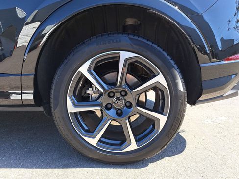 Certified 2025 Audi Q3 2.0T Premium Plus w/ Premium Plus Package image 37