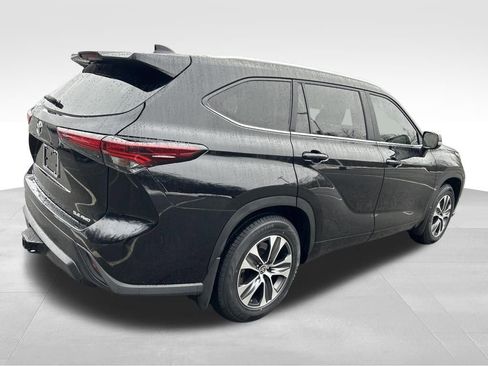 Used 2024 Toyota Highlander XLE image 5