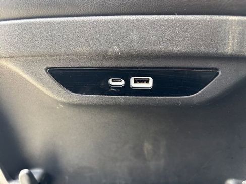 Used 2024 Chrysler Pacifica Touring-L FWD image 22