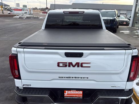 Used 2022 GMC Sierra 1500 SLT w/ X31 Off-Road Package image 4