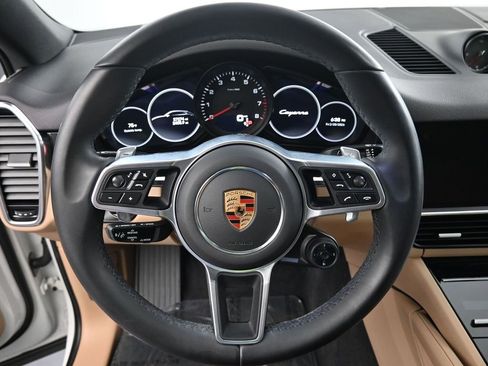 Certified 2022 Porsche Cayenne Platinum Edition image 12