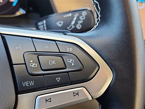 Certified 2025 Volkswagen Atlas SE image 19