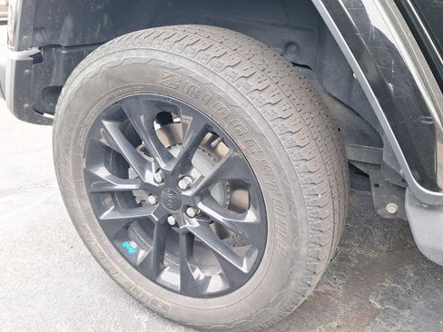 Used 2023 Jeep Wrangler Unlimited Sahara image 21