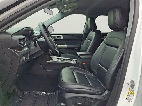 Used 2021 Ford Explorer XLT w/ Equipment Group 202A image 14