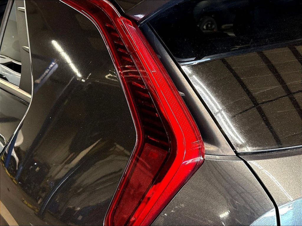 Certified 2023 Kia Niro Wind w/ Wind Preserve Package FWD image 29
