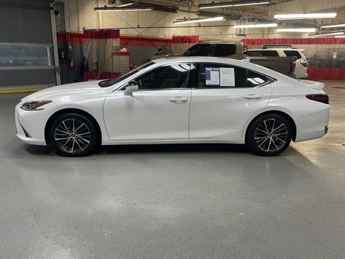 Used 2025 Lexus ES 300h w/ Premium Package image 6