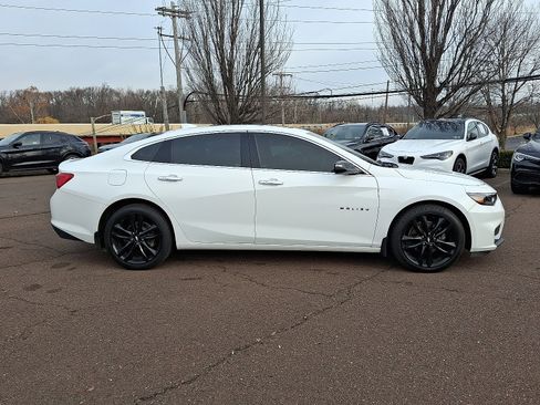 Used 2018 Chevrolet Malibu Premier w/ Premier Sun and Wheel Package image 7