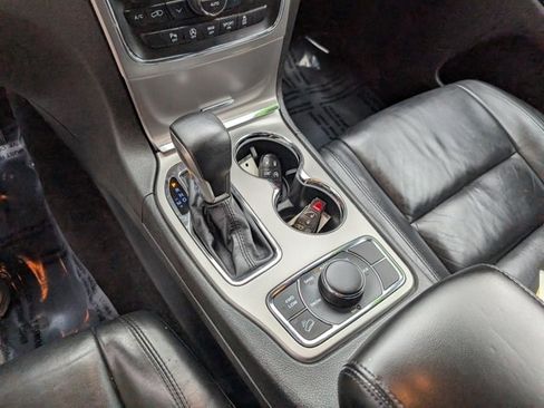 Used 2018 Jeep Grand Cherokee Limited image 17