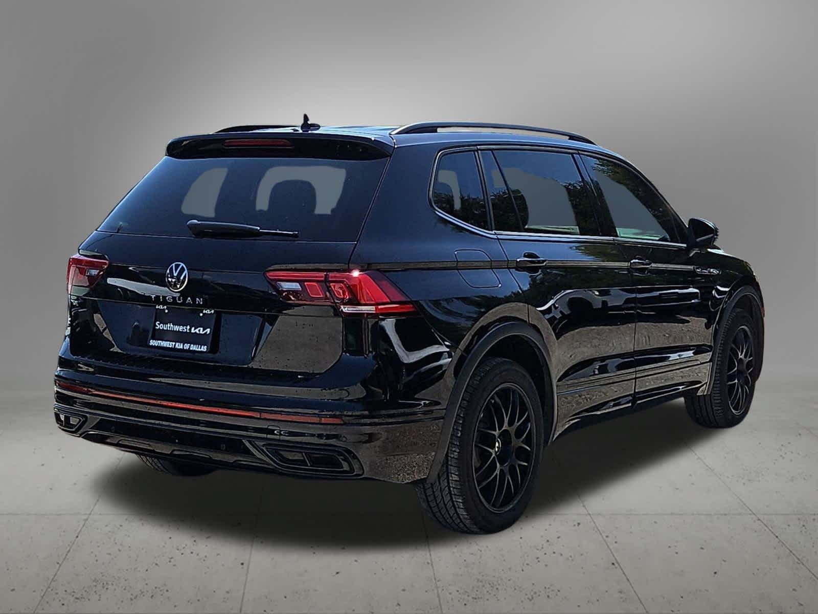 Used 2023 Volkswagen Tiguan SE R-Line FWD image 5