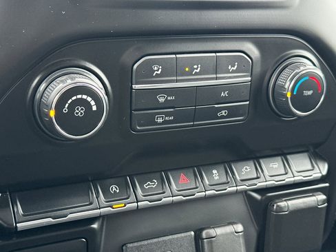 Used 2020 Chevrolet Silverado 1500 Custom w/ Custom Value Package image 19